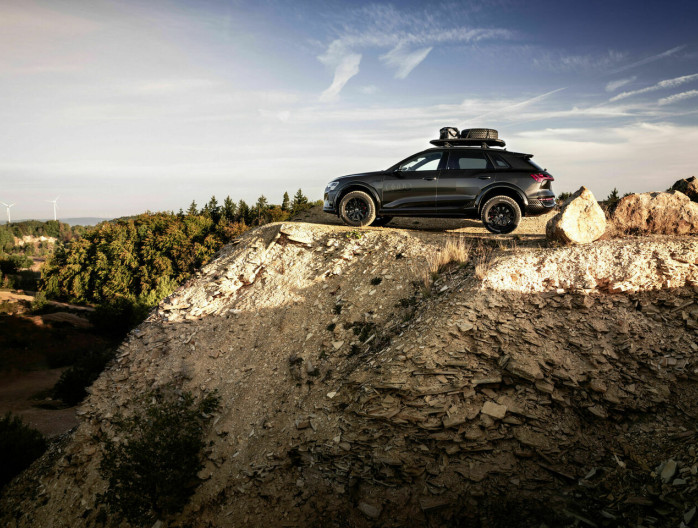 Audi Q8 e-tron edition Dakar