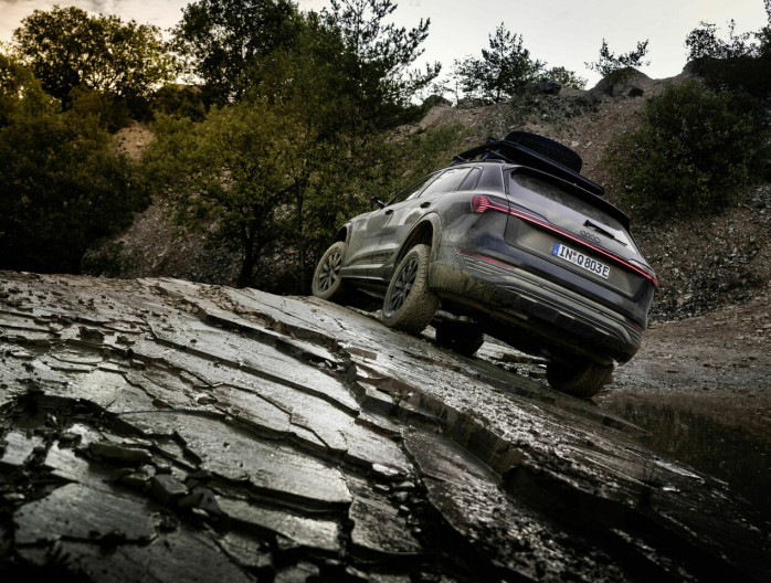 Audi Q8 e-tron edition Dakar