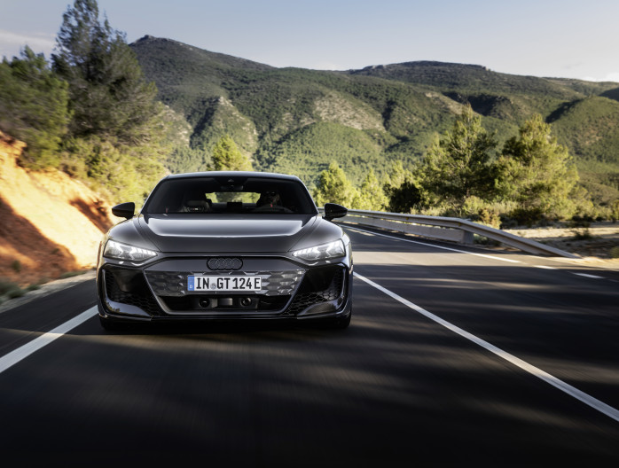 Groep Thoen Audi RS e-tron GT driving scene front view