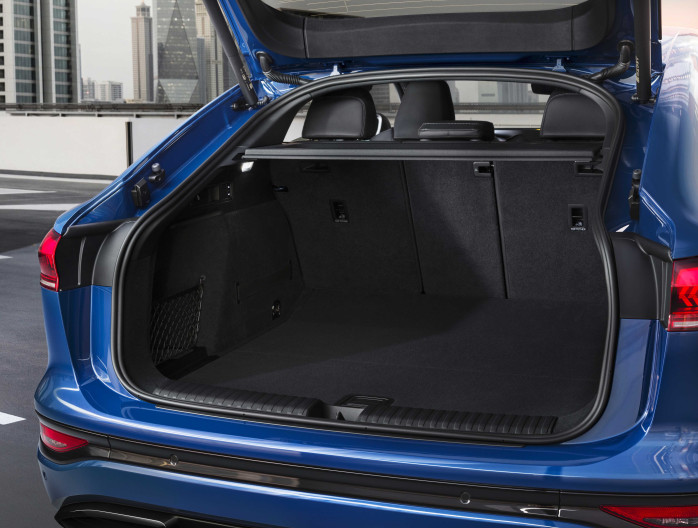 Groep Thoen Audi Q6 Sportback e-tron blue trunk open