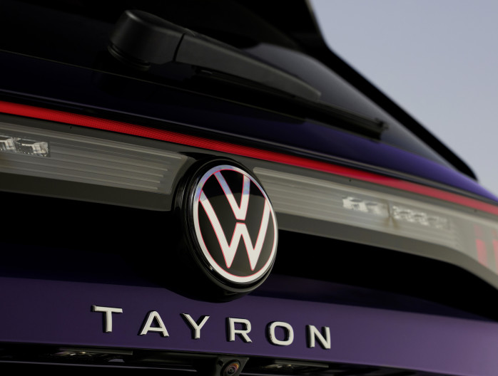 Groep Thoen Volkswagen Tayron close-up logo back