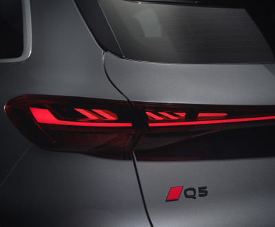 Groep Thoen Audi Q5 Teaser Badge