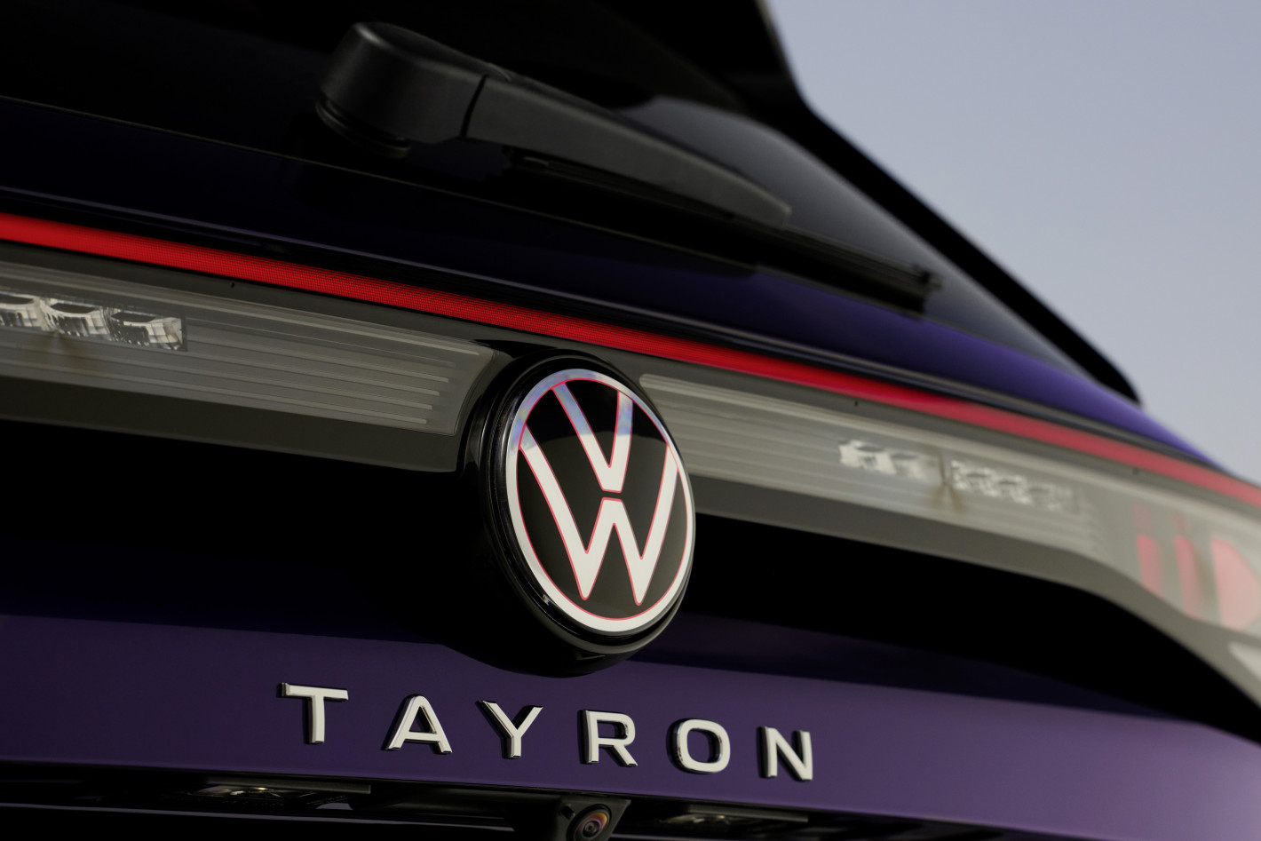 Groep Thoen Volkswagen Tayron close-up logo back